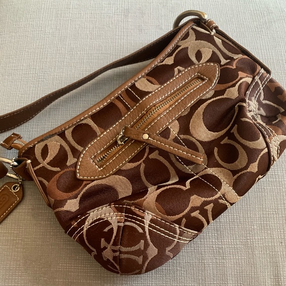 Coach signature small brown swinger bag - Picture 3 of 10